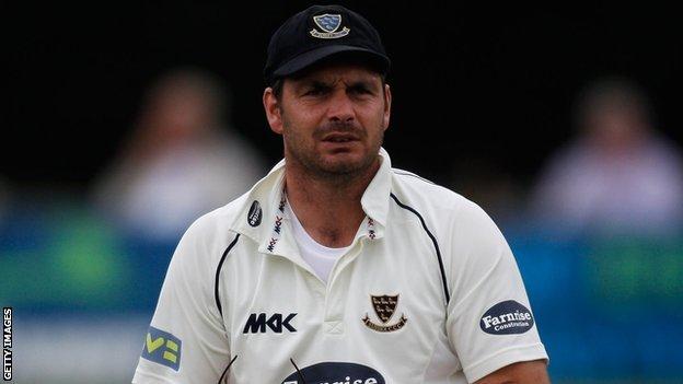 Sussex captain Michael Yardy stands down - BBC Sport