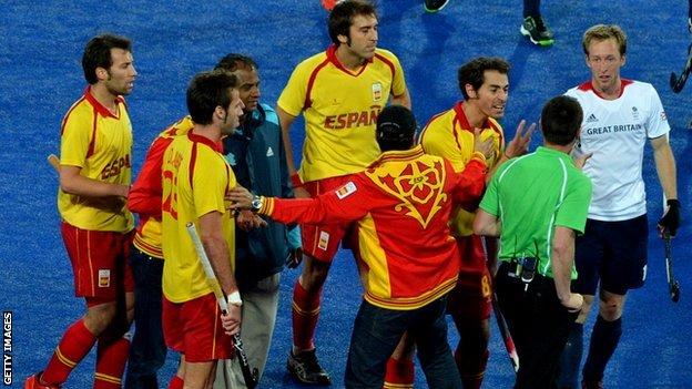 Spain's players argue with the umpire
