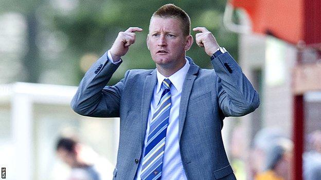 Steve Lomas looks on in frustration as St Johnstone draw with Motherwell