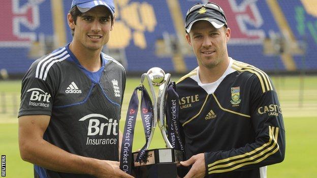 England one-day captain Alastair Cook and South Africa limited-overs captain AB de Villiers with the series trophy