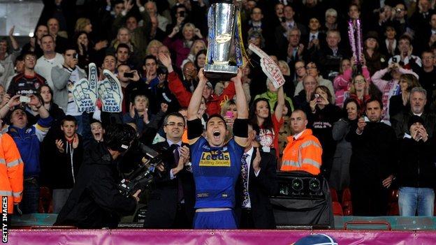 Keinv Sinfield with the Super League trophy
