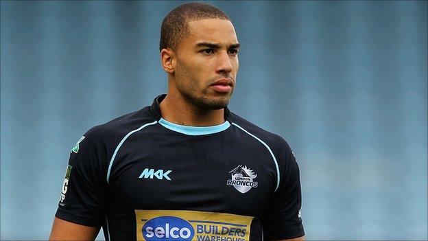 Omari Caro leaves London Broncos for Hull KR - BBC Sport