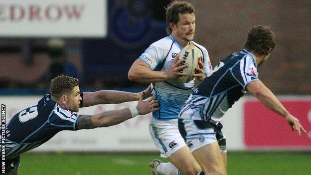 Peter Horne attacks
