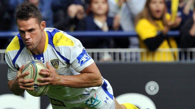 Lee Byrne scores for Clermont Auvergne