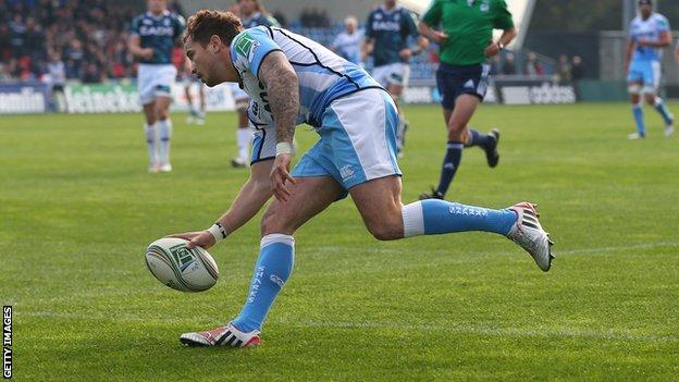 Danny Cipriani scores a try against Cardiff Blues