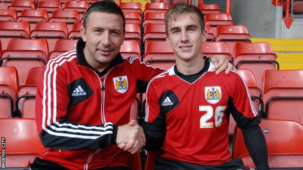 Joe Bryan (right) with former Bristol City boss Derek McInnes