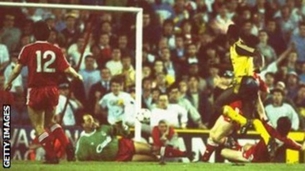 Arsenal's Michael Thomas scoring the title clinching goal in 1989