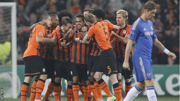 07.11.2012. London, England. Henrikh Mkhitaryan of FC Shakhtar Donetsk in  action during the UEFA Champions League Group E game between Chelsea and  Shakhtar Donetsk from Stamford Bridge Stock Photo - Alamy