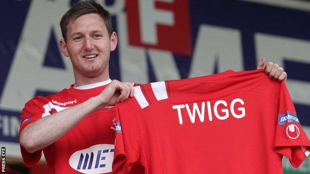 Gary Twigg has joined Portadown