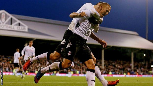 Steve Sidwell celebrates his late equaliser for Fulham