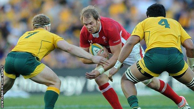 Alun Wyn Jones takes on the Australia defence