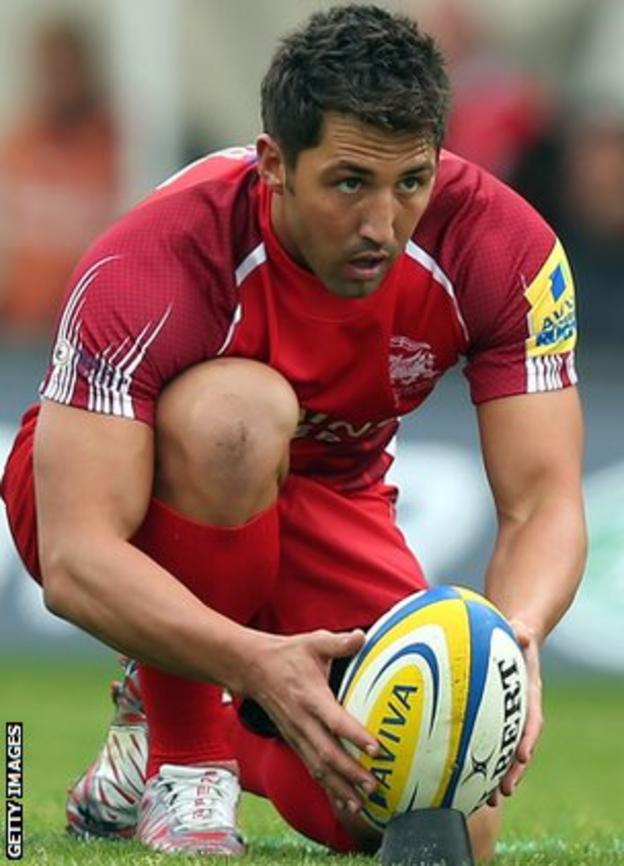 Gavin Henson lines up a kick for London Welsh
