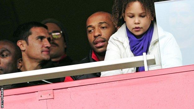 Thierry Henry (centre)