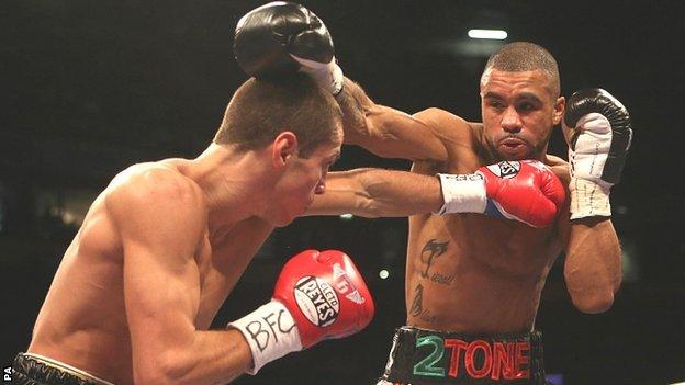 Scott Quigg (left) and Rendall Munroe in action
