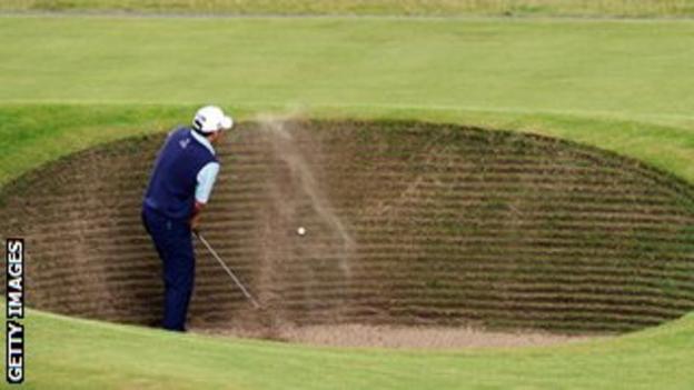 Former Open champion Ben Curtis struggles with the infamous Road Bunker