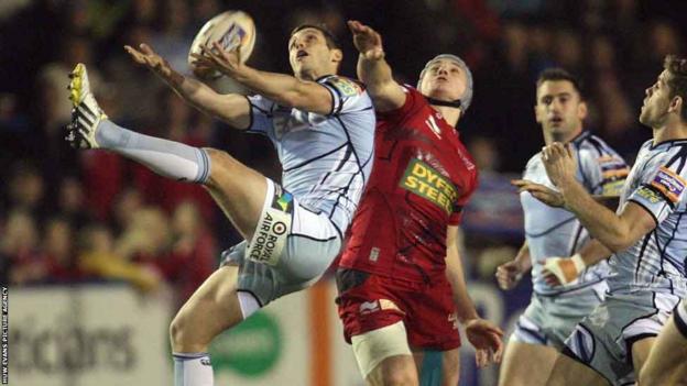Jason Tovey comes under pressure from Jonathan Davies