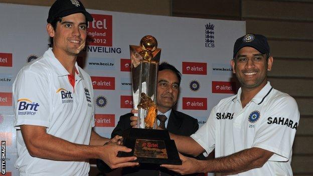 Captains Alastair Cook and Mahendra Dhoni with the Test series trophy