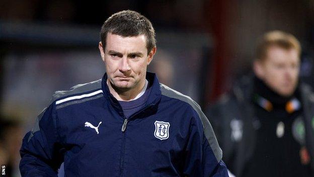 Dundee manager Barry Smith