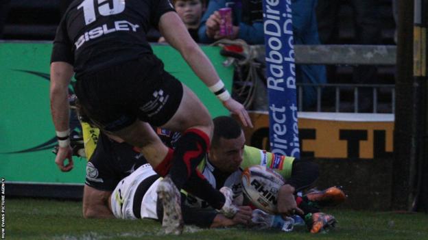 Eli Walker goes over for the Ospreys
