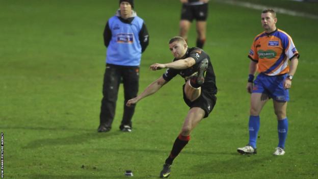 Tom Prydie strikes for the Dragons