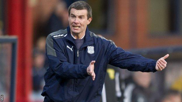 Dundee manager Barry Smith