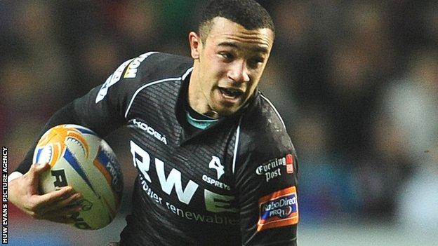 Ospreys wing Eli Walker