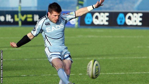 Ceri Sweeney in action for the Cardiff Blues