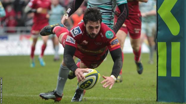 Gareth Owen dives over for a try as Scarlets beat Leicester 40-19 in the LV= Cup