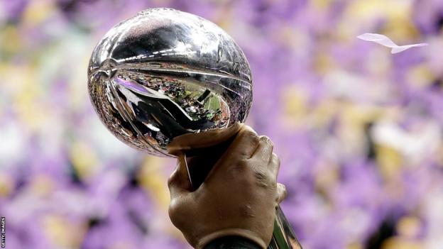 Ray Lewis holds the Vince Lombardi trophy