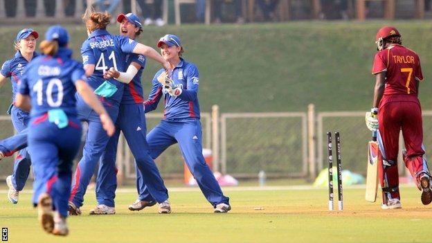 Anya Shrubsole celebrates a wicket