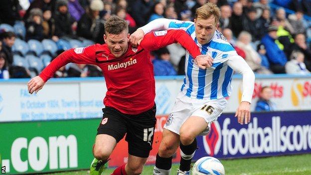 Cardiff City's Aron Gunnarsson (left) and Huddersfield Town's Scott Arfield battle for the ball