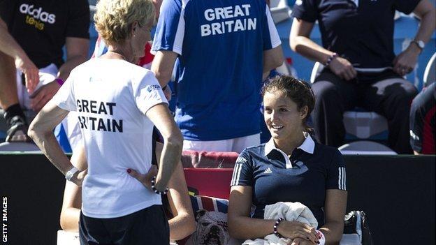 GB Fed Cup captain Judy Murray talks with Laura Robson