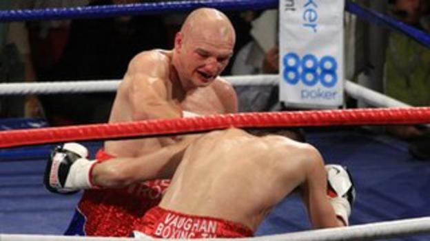 Gavin Rees in action against Derry Matthews
