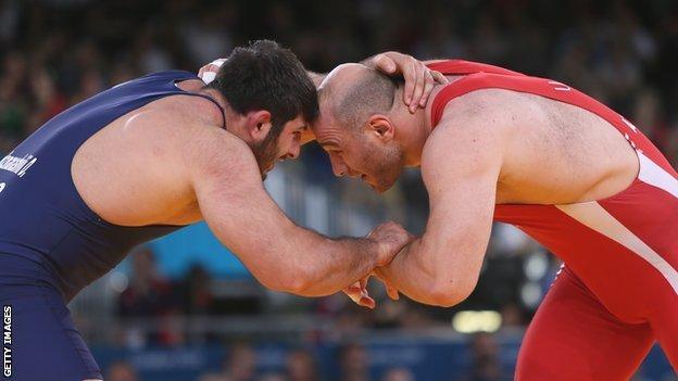 Uzbekistan's Artur Taymazov (R) wrestles Georgia's Davit Modzmanashvili in their Men's 120kg gold medal match at the London Olympics