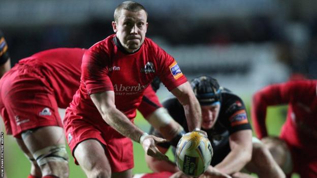 Former Wales and Cardiff Blues scrum-half Richie Rees fails to inspire a struggling Edinburgh side against Ospreys