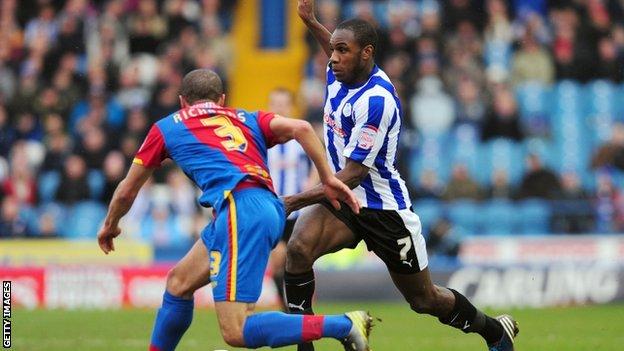 Crystal Palace's Ashley Richards (left) and Sheffield Wednesday's Michail Antonio