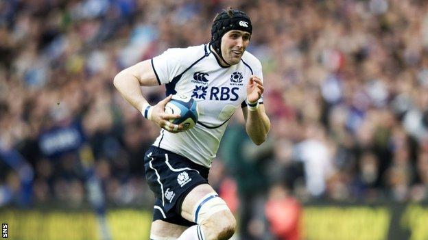 Richie Vernon in action for Scotland against France in 2012