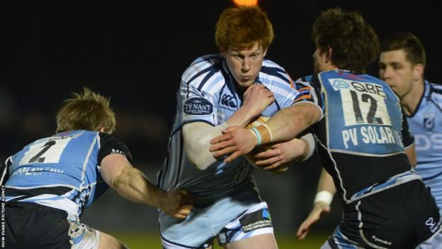 Cardiff Blues fly-half Rhys Patchell attempts to break through at Glasgow