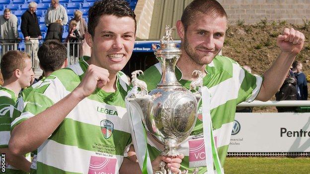 New Saints players Alex Darlington and Greg Draper with the Welsh Cup