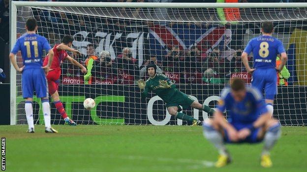 07.03.2013 Bucharest Romania..FC Steaua Bucuresti versus Chelsea Europa  League Football knock-out stages 1/8 finals. John Terry wins a powerful  header with John Obi Mikel Chelsea between Raul Rusescu(L) and Leandro Tatu  (r)