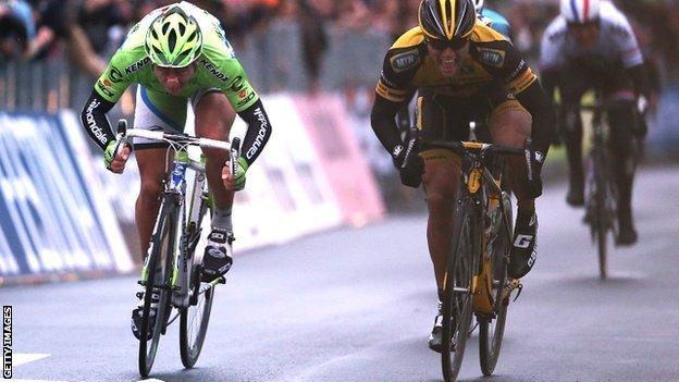 Gerald Ciolek beats Peter Sagan in a sprint finish