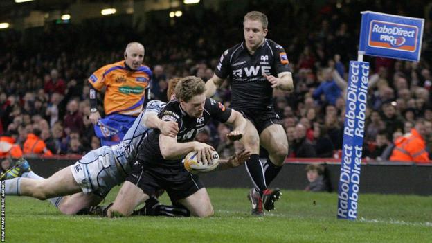Jonathan Spratt squeezes over in the corner to seal a 23-16 win for the Ospreys against the Cardiff Blues