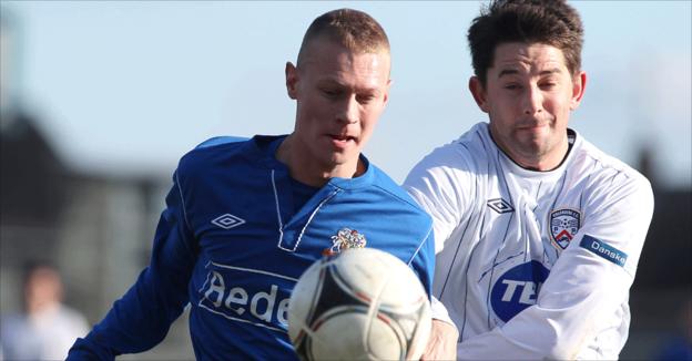 Marc Brown and Curtis Allen contend for the ball during Coleraine's 1-1 draw with Glenavon