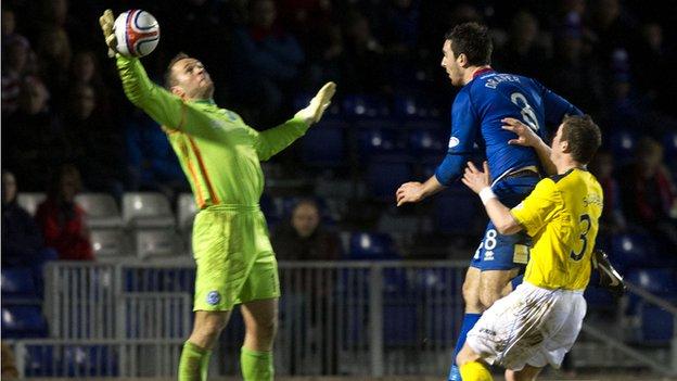 St Johnstone goalkeeper Alan Mannus makes to deny Inverness midfielder Ross Draper