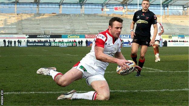 Tommy Bowe scores Ulster's opening try