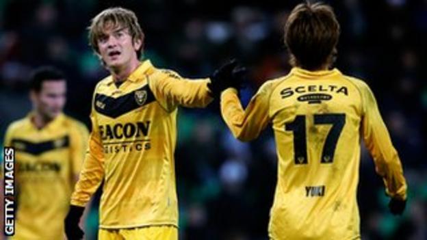 VVV Venlo players Yuki Otsu and Robert Cullen
