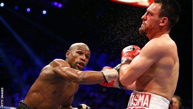 Mayweather swapped gloves before fight despite agreeing to wear