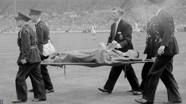 Whelan is stretchered off in the 1960 Cup final