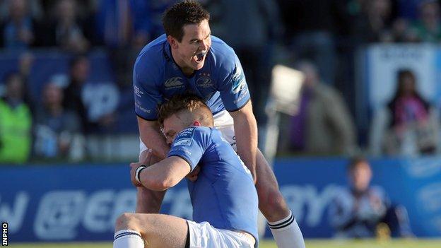 Jonathan Sexton congratulates Ian Madigan after the centre scored Leinster's first try