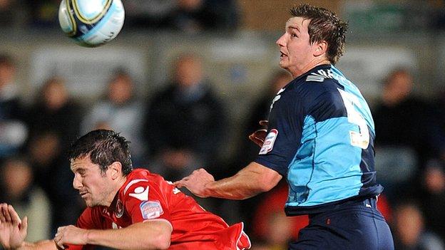 Dave Winfield: Shrewsbury Town sign Wycombe defender - BBC Sport